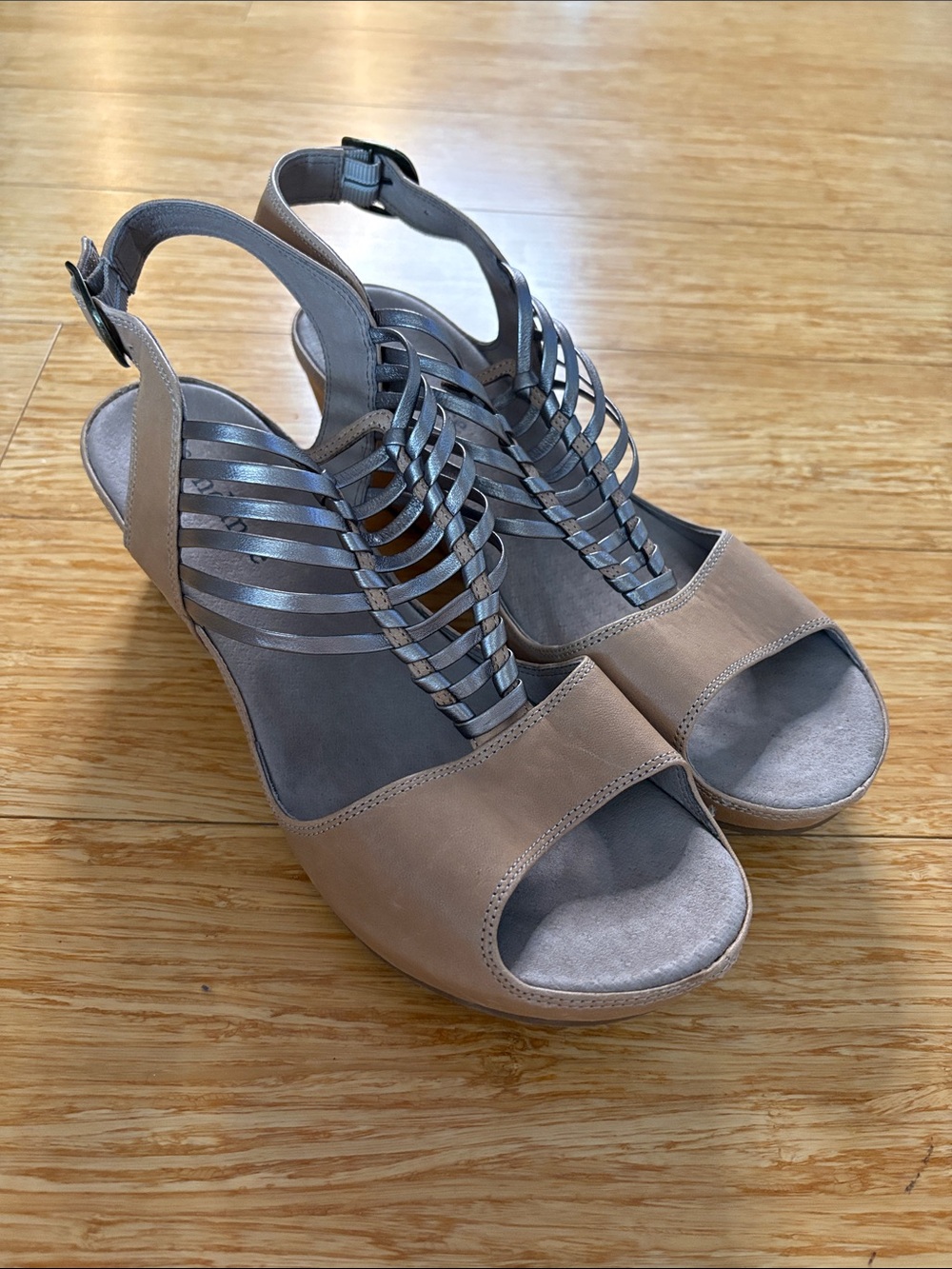 Sundance Tan & Metallic Silver Strappy Gladiator Wedge Sandals size 41 leather